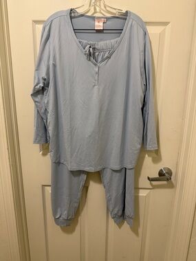 A Rose By Any Other Name Sky blue 1X pajama set.